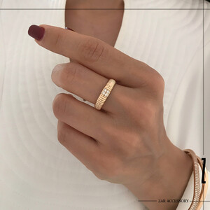 انگشتر زنانه رینگ طنابی نگین‌دار