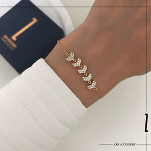 دستبند زنجیری قلبی نگین‌دار