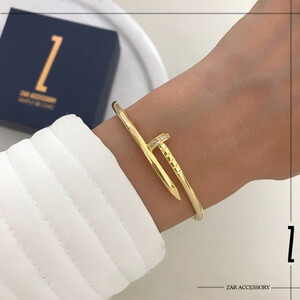 دستبند میخی کارتیه