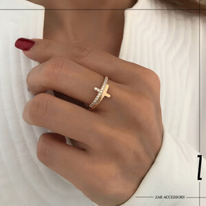 انگشتر صلیب نگین‌دار