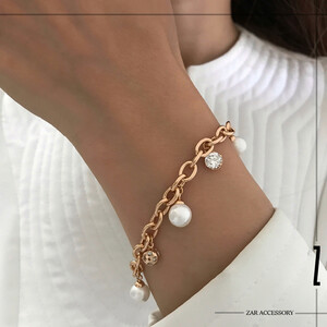 دستبند زنجیری مروارید و نگین آویز