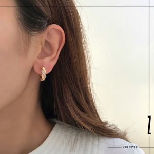 گوشواره حلقه‌ای بافت نگین‌دار