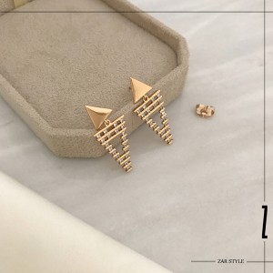 گوشواره هرمی نگین‌دار