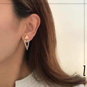 گوشواره هرمی نگین‌دار