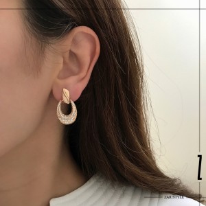 گوشواره آویزی تاشو نگین‌دار