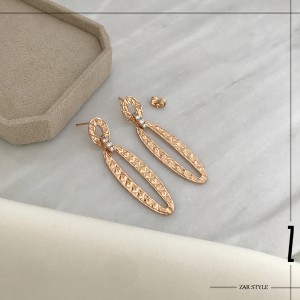 گوشواره آویزی بیضی تراشه و نگین