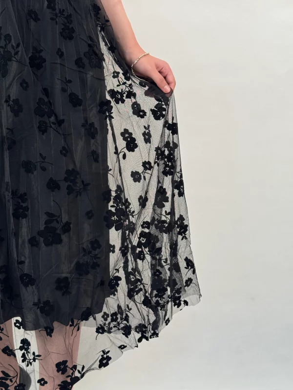 دامن توری گل‌ مخملی