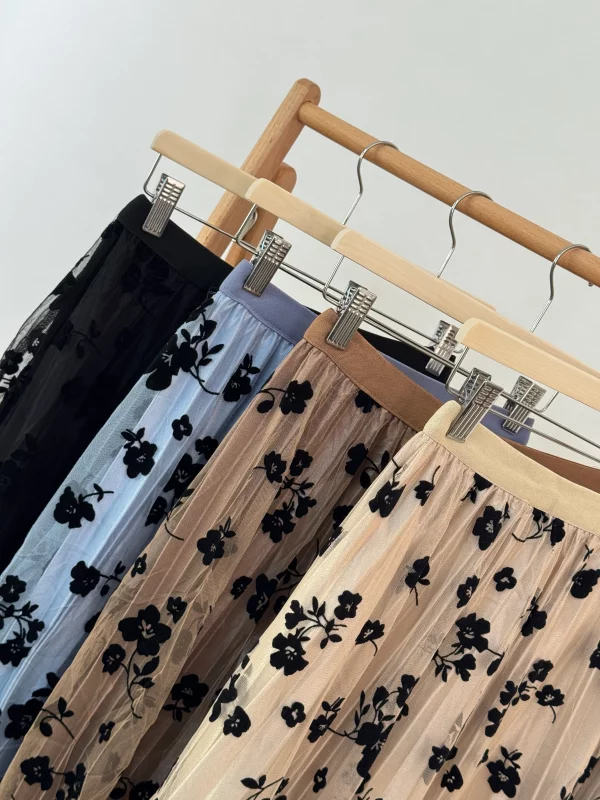 دامن توری گل‌ مخملی