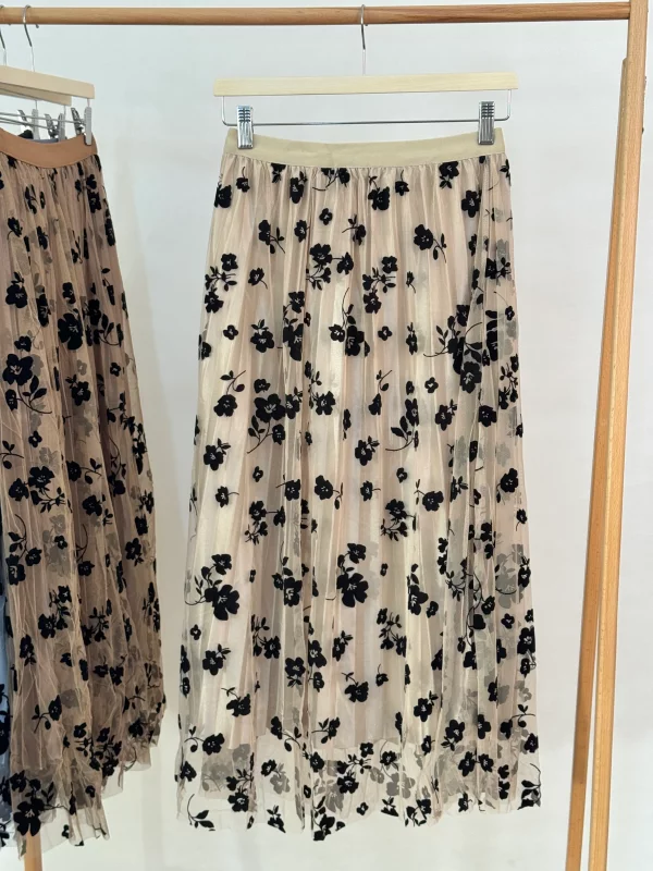 دامن توری گل‌ مخملی