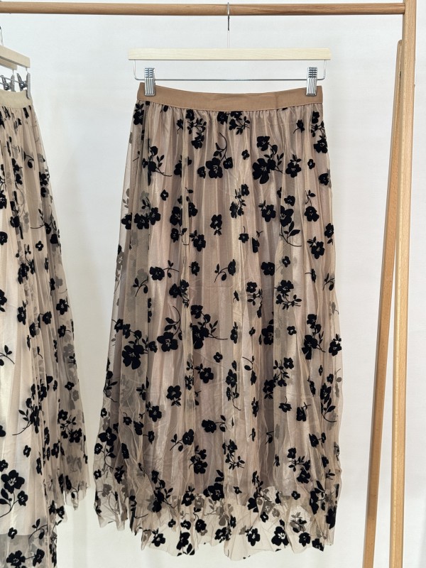 دامن توری گل‌ مخملی