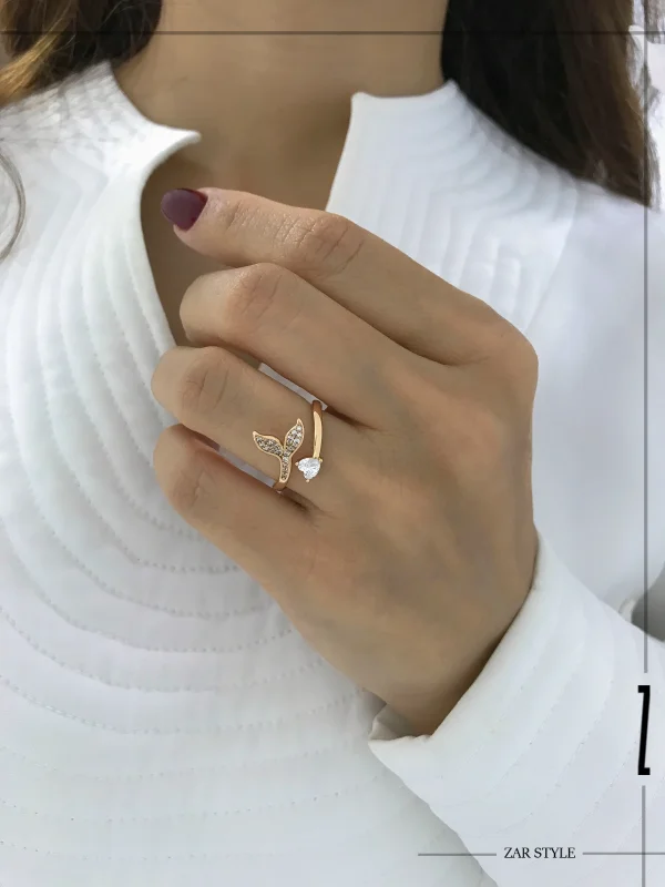 انگشتر دم وال و الماس قلبی