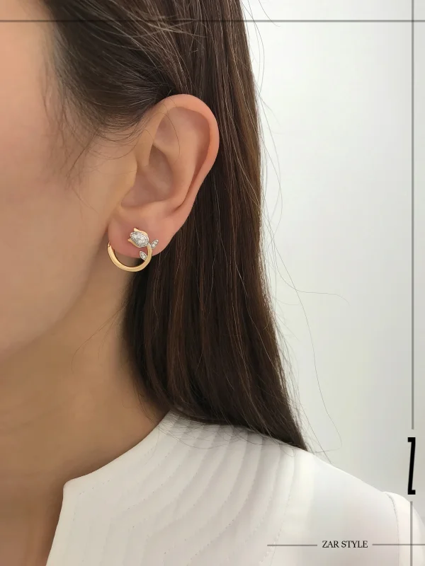 گوشواره زنانه حلقه‌ای گل رز نگین‌دار