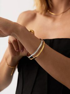 ترکیب دستبند نقره ای و طلایی