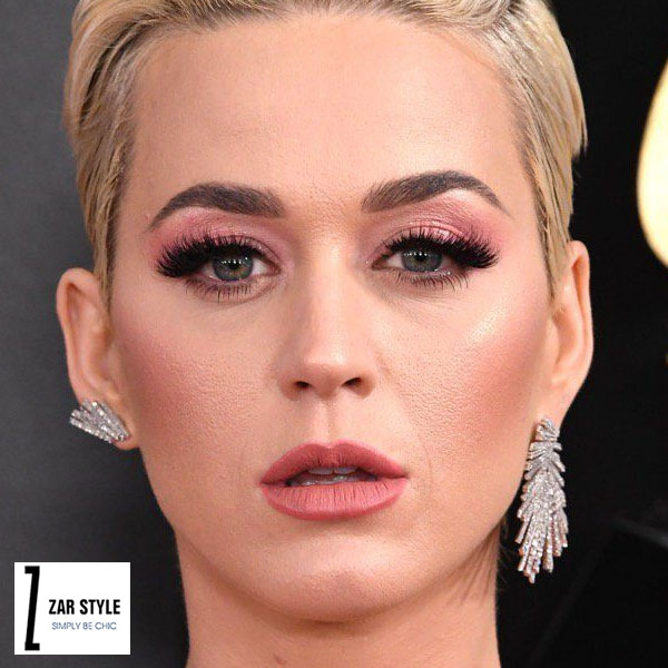 گوشواره نامتقارن برای موی کوتاه زنانه