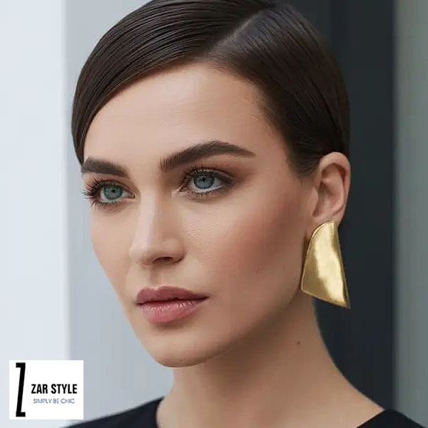 ترکیب گوشواره هندسی با موی کوتاه