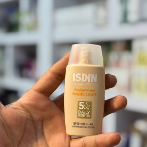 ضدآفتاب فیوژن واتر رنگی لایت ایزدین | SPF50 سبک و یکنواخت‌کننده پوست