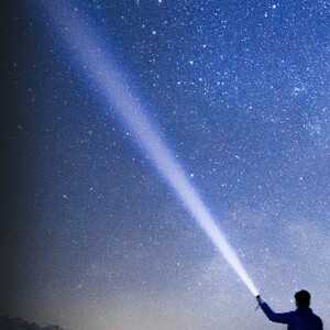 چراغ قوه کوچک گیره دار شارژی