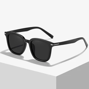 عینک آفتابی زنانه و مردانه پولاریزه کارن بازار