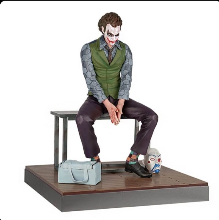 فیگور جوکر نشسته سایز بزرگ