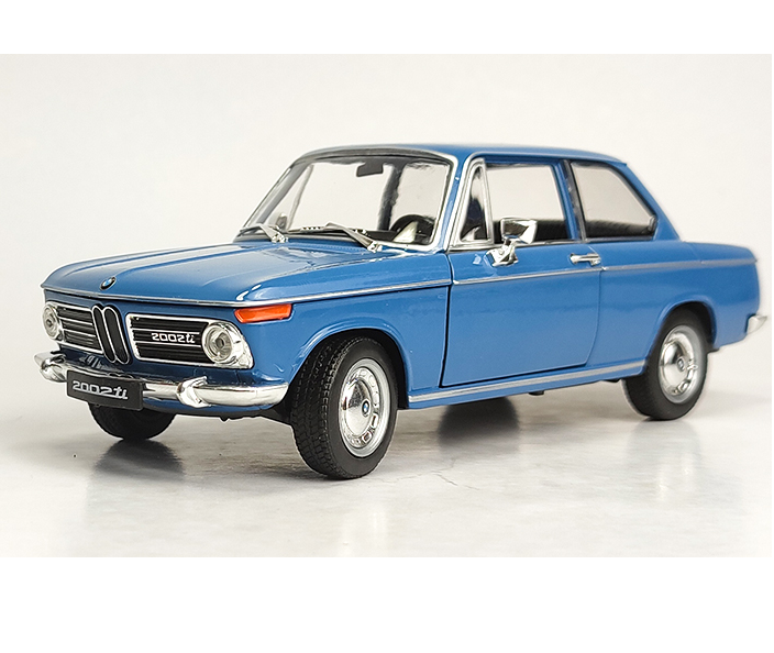ماکت ماشین  bmw 2002 برند ویلی مقیاس ۱/۲۴