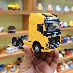 ماکت  تریلی FH 500 دو محور صدا دار و چراغ دار