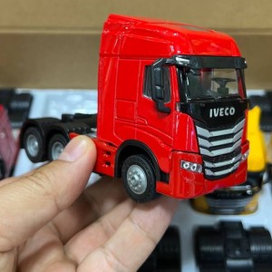 ماکت  تریلی ایویکو IVECO دو محور صدا دار و چراغ دار