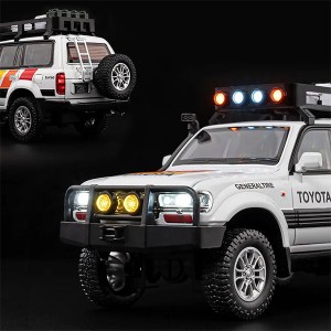 ماکت ماشینToyota Land Cruiser LC80سایز۱:۲۴