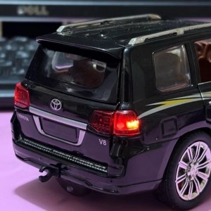 ماشین فلزی لکسوس مدل LX570 موزیکال و دودزا سایز 1 به 24