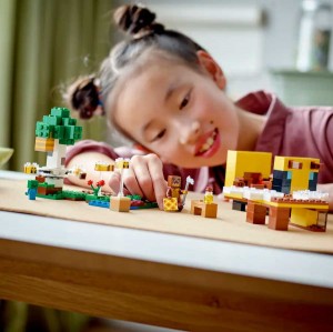 لگو ماینکرافت خانه زنبور عسل  The Bee Cottage مدل 31241