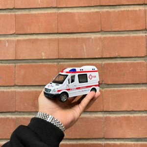 ماشین فلزی آمبولانس پنج دربازشو با برانکارد 1/32 چراغدار و موزیکال