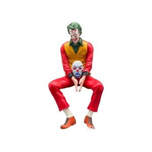 فیگور مدل جوکر واکین فینیکس نشسته