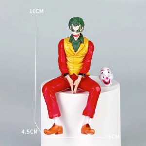 فیگور مدل جوکر واکین فینیکس نشسته