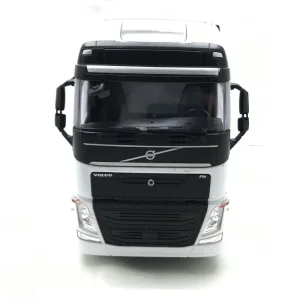 ماشین بازی طرح تریلی دو محور Volvo  FH500 سایز 1 به 32