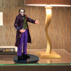 اکشن فیگور جوکر دی سی بنفش طرح McFarlane