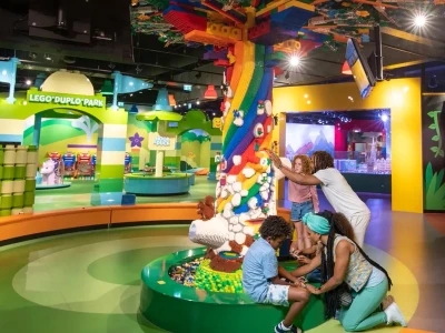 لگو مراکز LEGO Discovery و LEGOLAND Discovery را از مرلین اینترتینمنتز خریداری می‌کند
