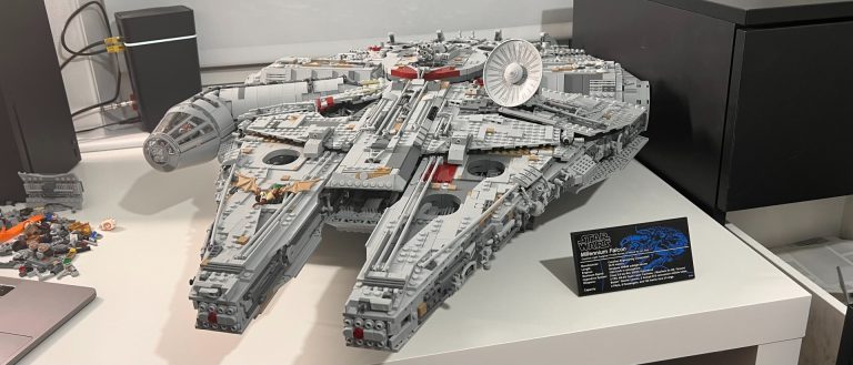 7- لگو جنگ ستارگان فالکون : Ultimate Collectors Series Millennium Falcon