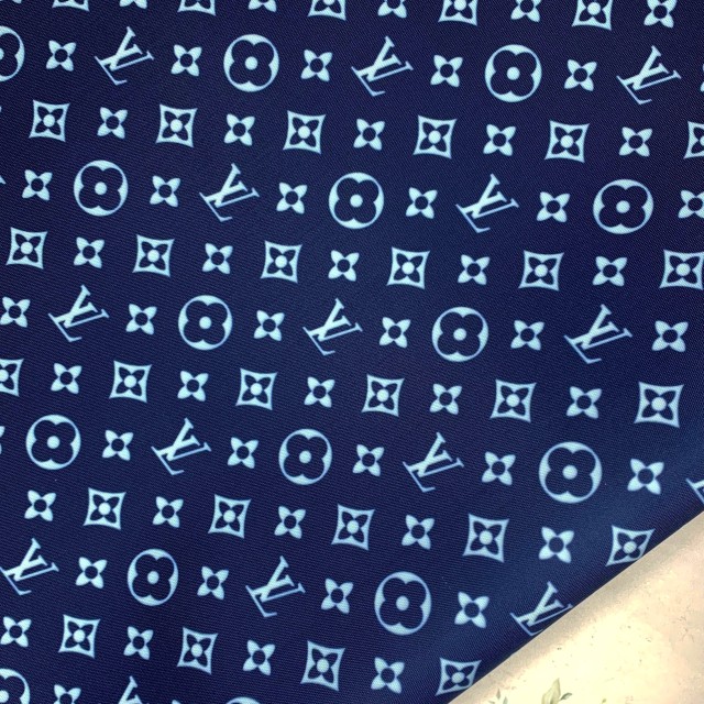 دیبا ممتاز ——— کد ۱۰۲ لویی ویتون سرمه‌ای