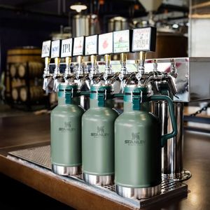 فلاسک استنلی اورجینال مدل Classic Easy-Pour Growler گنجایش 1.9 لیتر