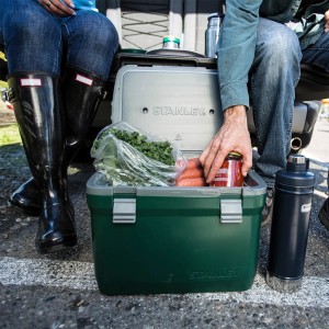 کول باکس استنلی اورجینال مدل Easy-Carry Outdoor Cooler گنجایش 15.1 لیتر