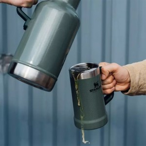 لیوان دسته دار استنلی اورجینال مدل Adventure Big Grip Beer Stein گنجایش 0.7 لیتر