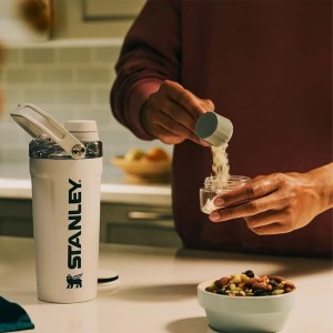 شیکر اورجینال استنلی مدل ACTIVATE SHAKER BOTTLE گنجایش 0.59 لیتر