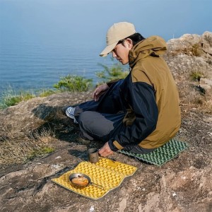زیرنشیمن آکاردئونی نیچرهایک مدل Troues Egg Nest Foldable Waterproof seat cushion کد CNK2650WS011