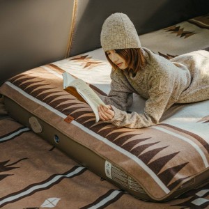 پتو پشمی نیچرهایک مدل Geometric pattern wool blanket کد NH20FS036