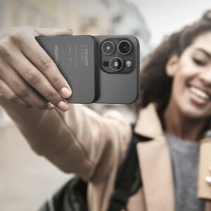 پاور بانک 5000 تایپ‌سی 20 وات مومکس IP157 با قابلیت اتصال مگنتی به گوشی