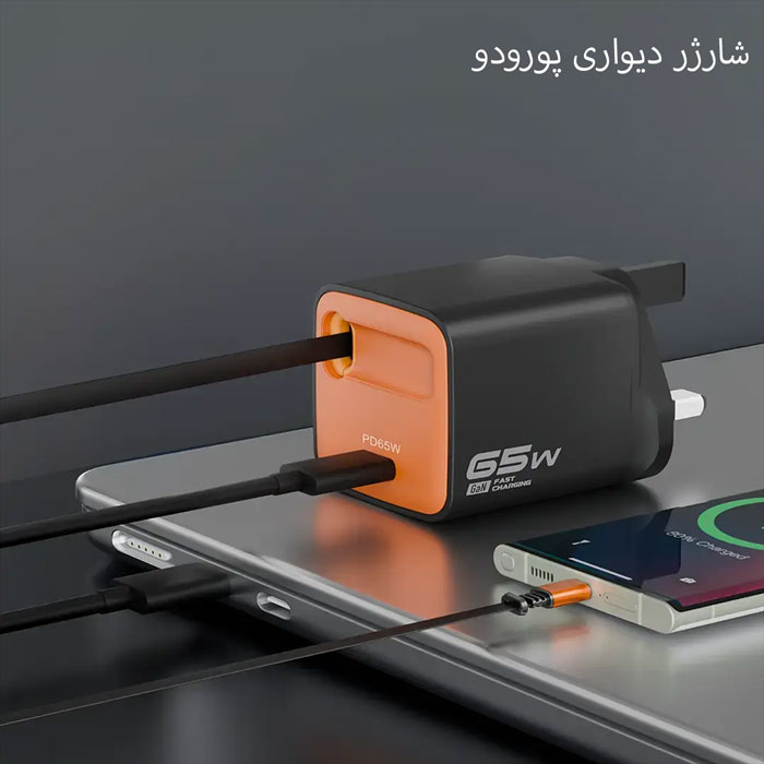 آداپتور متصل به لپتاپ و موبایل