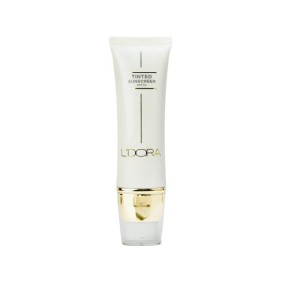 کرم ضد آفتاب رنگی بژ طبیعی SPF50 فاقد چربی ۵۰ میلی‌لیتر 3