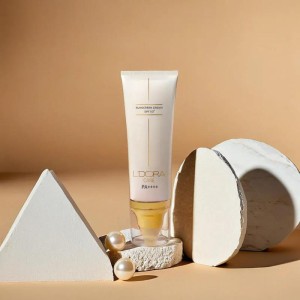 کرم ضد آفتاب بی‌رنگ +SPF50 مناسب انواع پوست ۸۰ میلی‌لیتر 5
