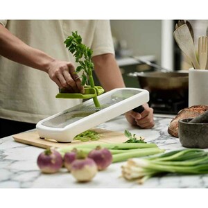 برش های کوچک با رنده جوزف جوزف