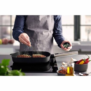 46202898-traktorpanna-woll-diamond-xr-logik-28cm-med-avtagbart-handtag-3