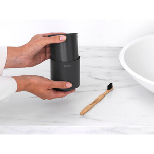 MindSet-Toothbrush-Holder-Mineral-Infinite-Grey-8710755303241-Brabantia_300dpi_2929x2197px_6_NR-27123
